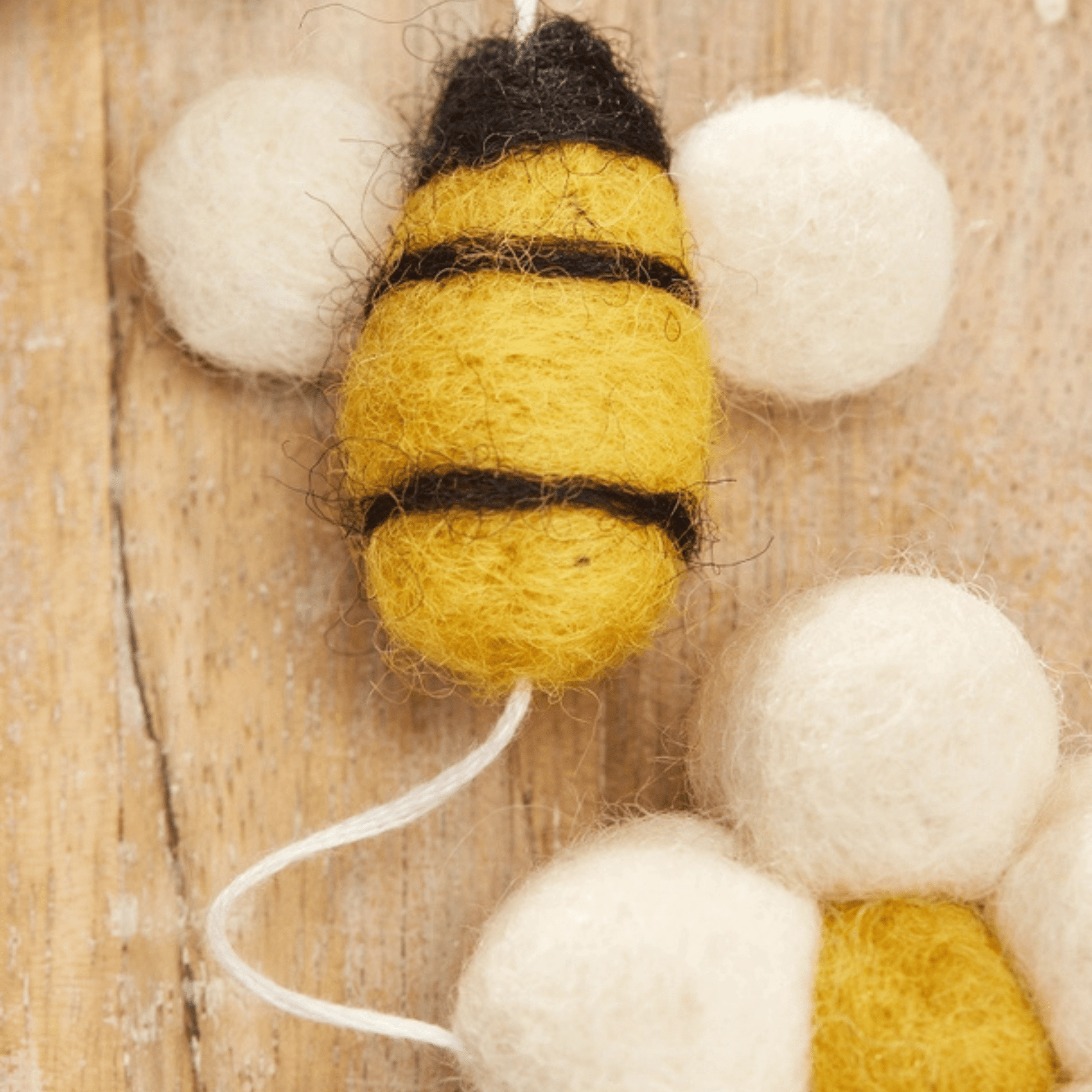 Felt Bee & Daisy Flower Garland 150cm - Peppy & Sage